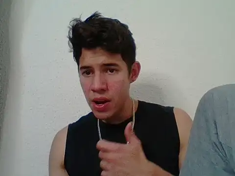 Snapshot of Maxtaylor18 chatting on 10-17-25, 02:15 Maxtaylor18 online show from 10-17-25, 02:15