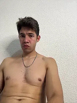 Snapshot of Maxtaylor18 chatting on 10-15-25, 03:05 Maxtaylor18 online show from 10-15-25, 03:05