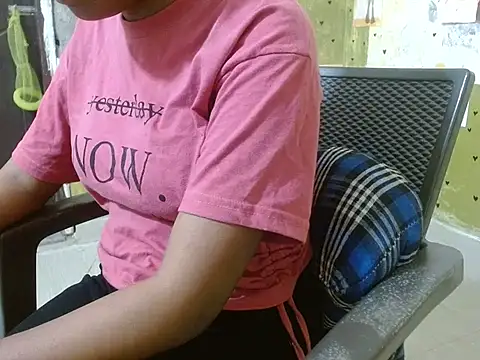 Snapshot of shallyji chatting on 10-16-25, 02:09 shallyji online show from 10-16-25, 02:09