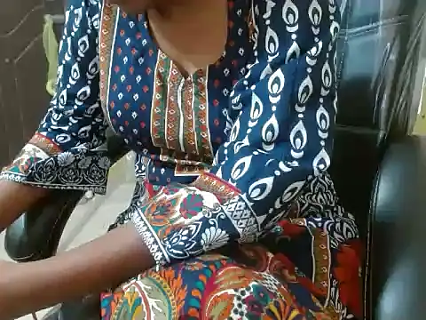 Snapshot of shallyji chatting on 10-14-25, 04:57 shallyji online show from 10-14-25, 04:57