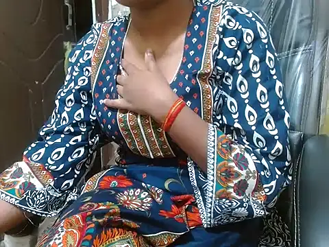 Snapshot of shallyji chatting on 10-29-25, 06:34 shallyji online show from 10-29-25, 06:34