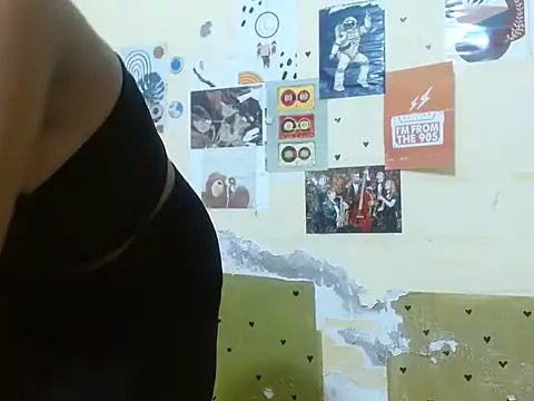 Snapshot of shallyji chatting on 09-29-25, 05:58 shallyji online show from 09-29-25, 05:58