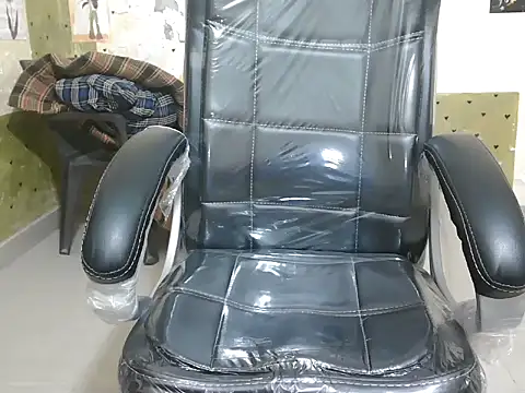 Snapshot of shallyji chatting on 10-18-25, 02:41 shallyji online show from 10-18-25, 02:41