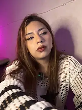 Snapshot of SoftLady_S33 chatting on 06-06-26, 02:17 SoftLady S33 online show from 06-06-26, 02:17
