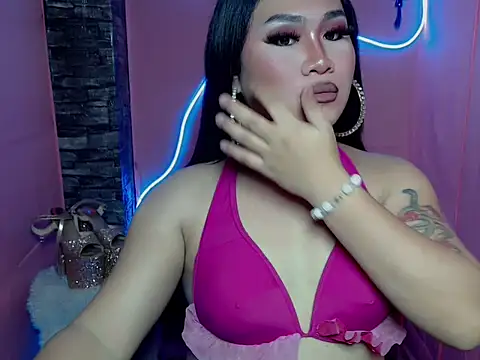 Snapshot of pretty_lassy chatting on 11-18-25, 04:21 pretty lassy online show from 11-18-25, 04:21