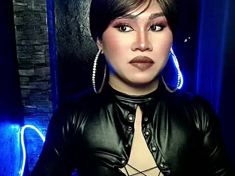 Snapshot of pretty_lassy chatting on 10-27-25, 11:11 pretty lassy online show from 10-27-25, 11:11