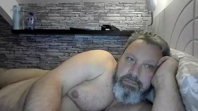 Snapshot of BigMan738@xh chatting on 05-17-26, 10:32 BigMan738xh online show from 05-17-26, 10:32