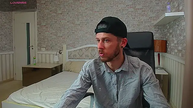 Snapshot of JonahShaw chatting on 06-18-26, 04:11 JonahShaw online show from 06-18-26, 04:11