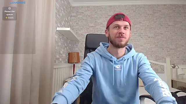 Snapshot of JonahShaw chatting on 04-19-26, 04:35 JonahShaw online show from 04-19-26, 04:35