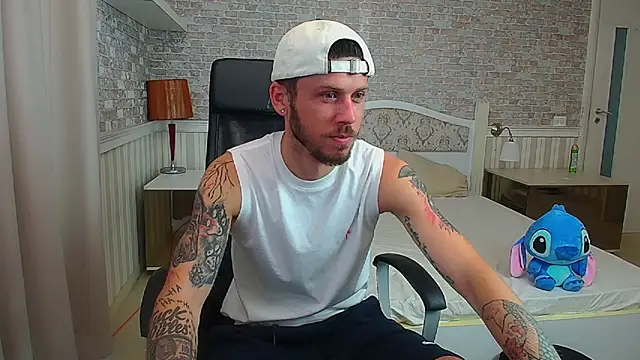 Snapshot of JonahShaw chatting on 07-18-26, 04:54 JonahShaw online show from 07-18-26, 04:54