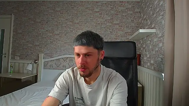 Snapshot of JonahShaw chatting on 06-01-26, 04:13 JonahShaw online show from 06-01-26, 04:13