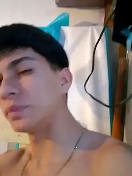 Snapshot of LUISSLEONN0958 chatting on 09-24-25, 04:02 LUISSLEONN0958 online show from 09-24-25, 04:02