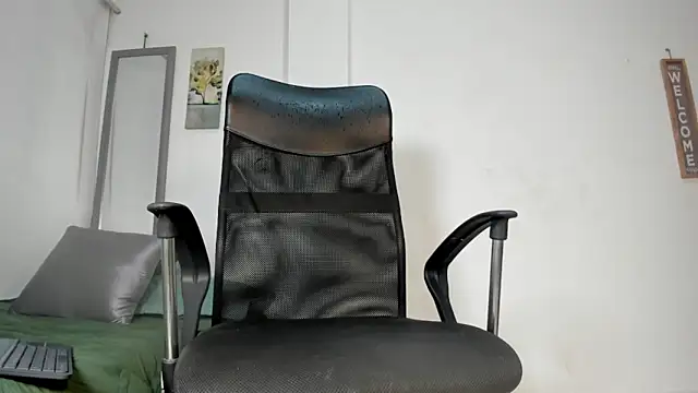 Snapshot of tyler_twink_boy chatting on 05-15-26, 01:09 tyler twink boy online show from 05-15-26, 01:09