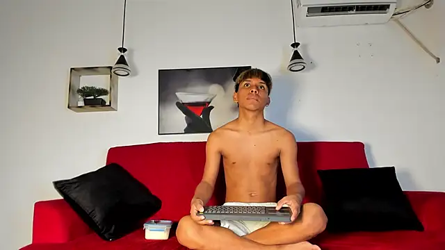 tyler twink boy online show from 06-15-26, 01:33