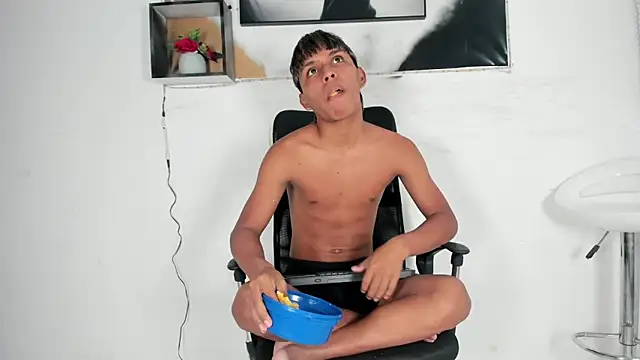 tyler twink boy online show from 10-04-25, 01:23