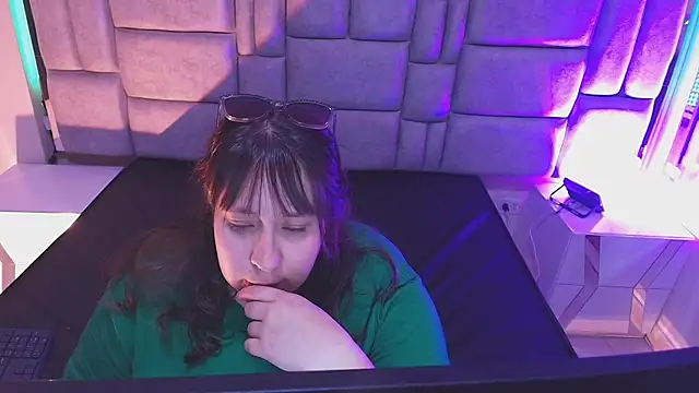  Emily rosee  online show from 12-22-25, 11:32