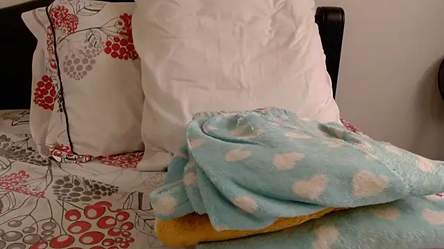 Snapshot of Sarah-w chatting on 11-06-25, 02:10 Sarah-w online show from 11-06-25, 02:10