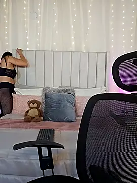 AriadnaTaylor online show from 11-11-25, 02:01