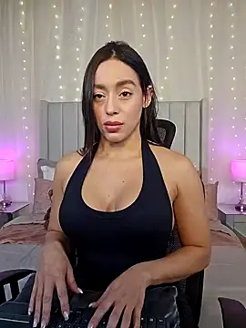 Snapshot of AriadnaTaylor chatting on 10-22-25, 05:45 AriadnaTaylor online show from 10-22-25, 05:45