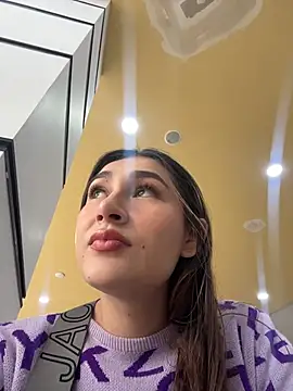 Isa Villamarin online show from 10-22-25, 03:00