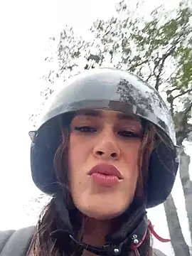 Isa Villamarin online show from 10-10-25, 02:29