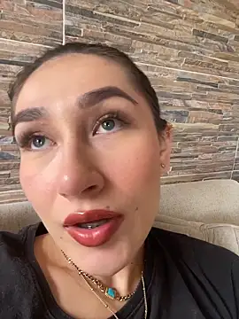 Isa Villamarin online show from 10-23-25, 03:43