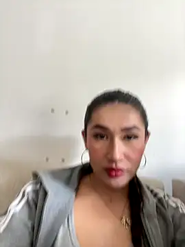 Isa Villamarin online show from 09-17-25, 02:41