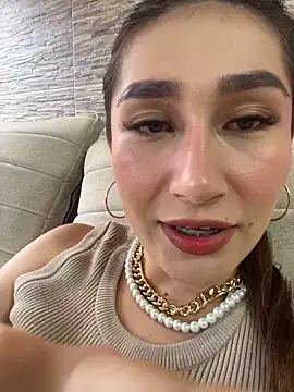 Isa Villamarin online show from 10-18-25, 08:55