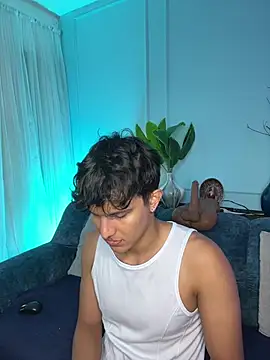 Leo Savage  online show from 03-25-26, 04:01