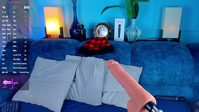 Leo Savage  online show from 12-22-25, 04:34