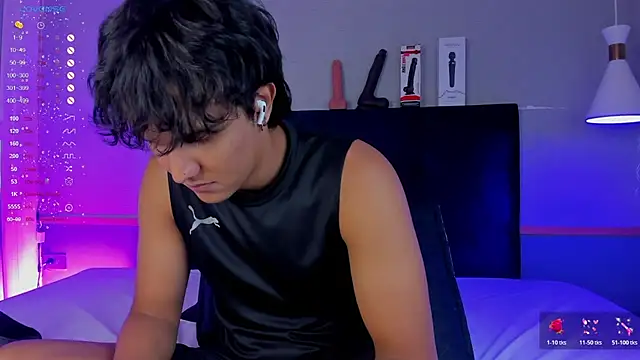 Leo Savage  online show from 11-18-25, 03:43