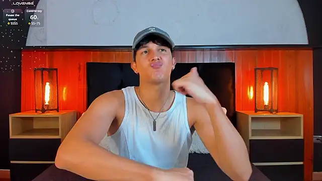 Snapshot of Leo_Savage_ chatting on 05-10-26, 04:49 Leo Savage online show from 05-10-26, 04:49