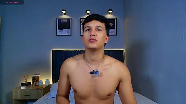 Leo Savage  online show from 07-22-26, 03:08
