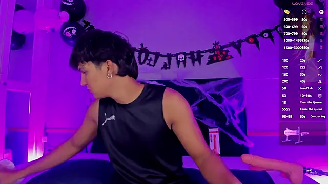 Leo Savage  online show from 10-22-25, 03:39