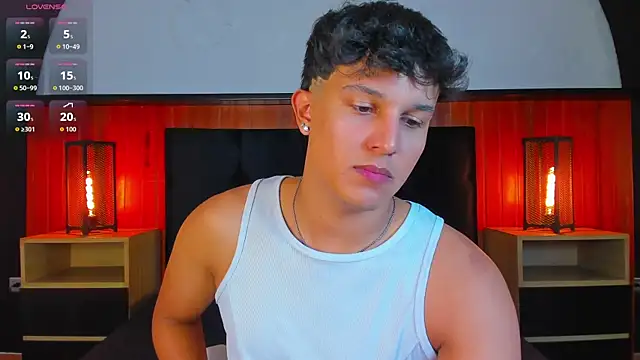 Snapshot of Leo_Savage_ chatting on 06-10-26, 04:24 Leo Savage online show from 06-10-26, 04:24