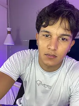 Leo Savage  online show from 10-05-25, 03:41