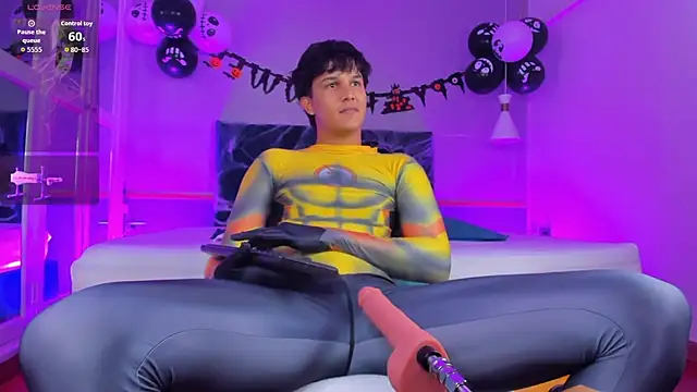 Leo Savage  online show from 10-13-25, 04:25