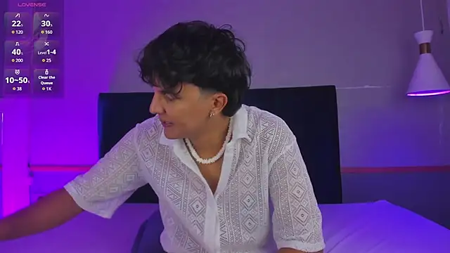 Leo Savage  online show from 09-30-25, 03:23