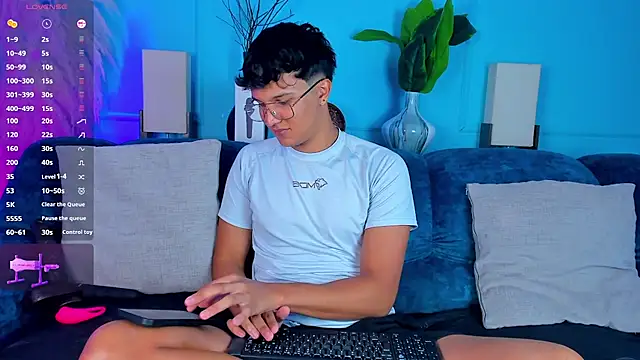 Leo Savage  online show from 01-12-26, 03:02