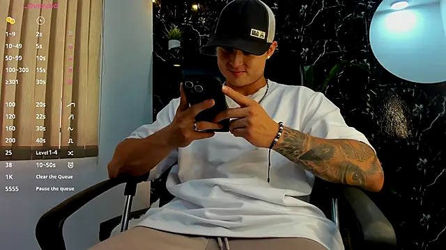 Snapshot of Alexander_ferre chatting on 10-06-25, 02:29 Alexander ferre online show from 10-06-25, 02:29