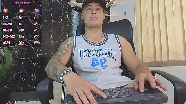 Snapshot of Alexander_ferre chatting on 05-26-26, 12:36 Alexander ferre online show from 05-26-26, 12:36