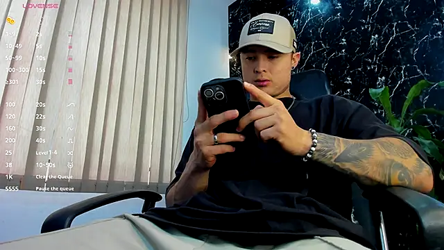 Snapshot of Alexander_ferre chatting on 10-03-25, 01:34 Alexander ferre online show from 10-03-25, 01:34