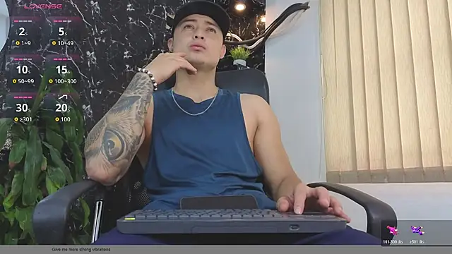 Snapshot of Alexander_ferre chatting on 05-12-26, 12:33 Alexander ferre online show from 05-12-26, 12:33