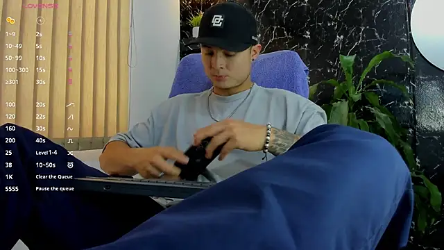 Snapshot of Alexander_ferre chatting on 09-27-25, 06:14 Alexander ferre online show from 09-27-25, 06:14