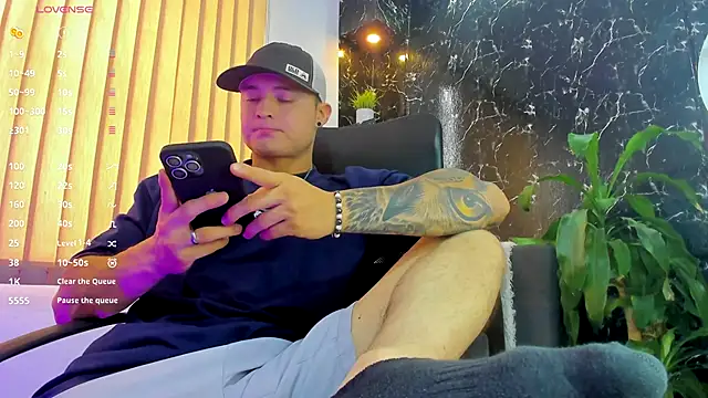 Snapshot of Alexander_ferre chatting on 09-26-25, 01:29 Alexander ferre online show from 09-26-25, 01:29