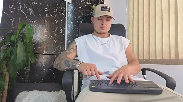 Alexander ferre online show from 04-15-26, 01:48