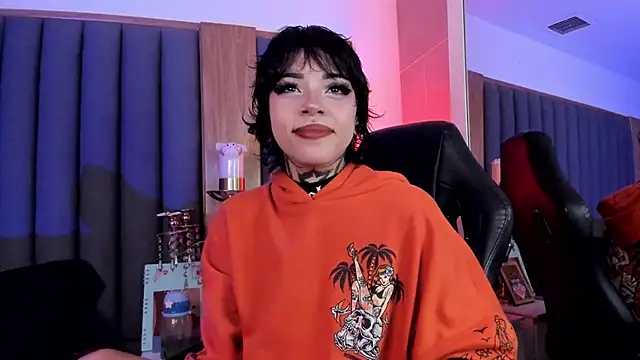 Snapshot of misstomie_ chatting on 02-25-26, 05:13 misstomie online show from 02-25-26, 05:13