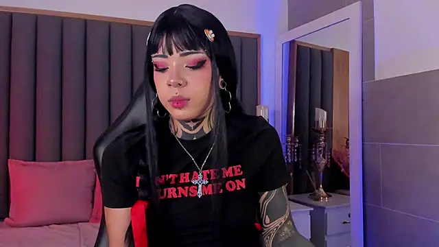 misstomie  online show from 10-22-25, 03:00