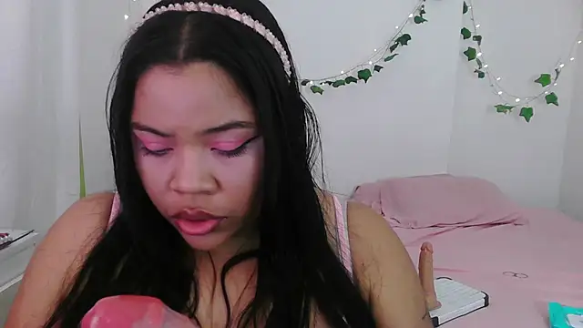Snapshot of Juicy_elenxx chatting on 05-26-26, 02:20 Juicy elenxx online show from 05-26-26, 02:20