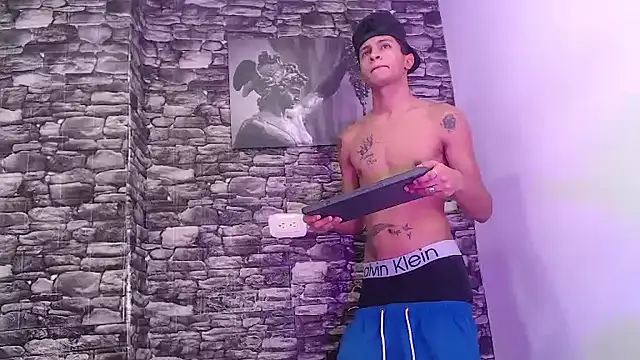 gustavo saaled19  online show from 10-20-25, 09:37